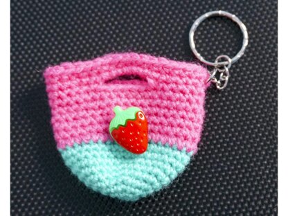 Crochet pattern: keychain little bag