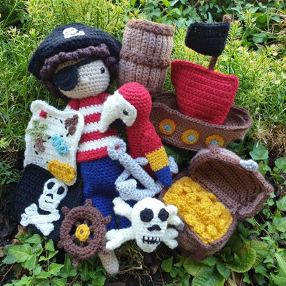 Pirate Set Collection crochet Amigurumi Anchor Flag Parrot Rum Barrel Ship Skull Steering Wheel Treasure Chest MAp amigurumi crochet