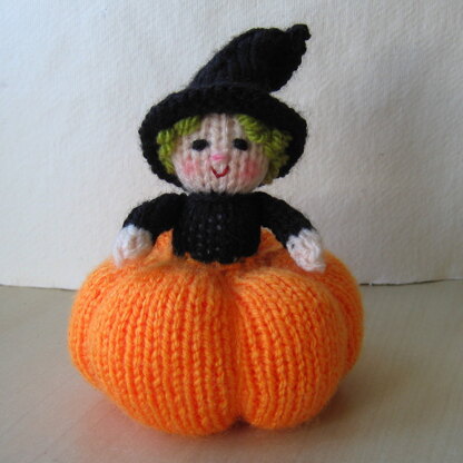 Halloween pumpkin witch with green hair (a bit like Grotbags)