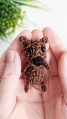 Crochet bear pattern, tiny amigurumi bear, minimum sew crochet pattern