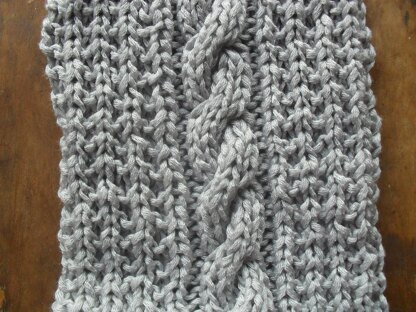 Simple cable scarf