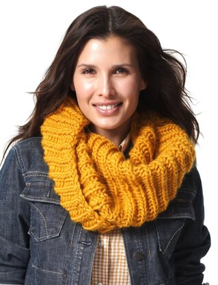 Twisted Cowl in Patons Classic Wool Roving