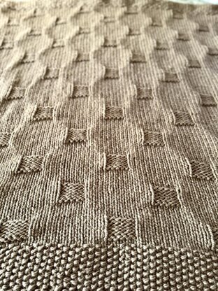Easy Circle Illusion Knitted Blanket