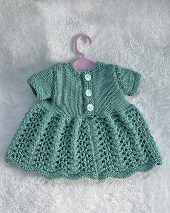 P156 Dolls Dress, Bonnet & Bootees