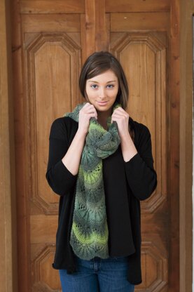 Symmetrical Scallops Scarf