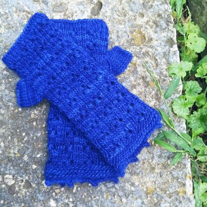 Isabeau Fingerless Mitts - knitting pattern