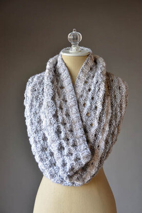 Porthole Cowl in Universal Yarn Major - Downloadable PDF