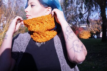 Rhea Cowl