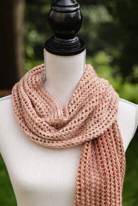 Rosebuds in Lace Scarf