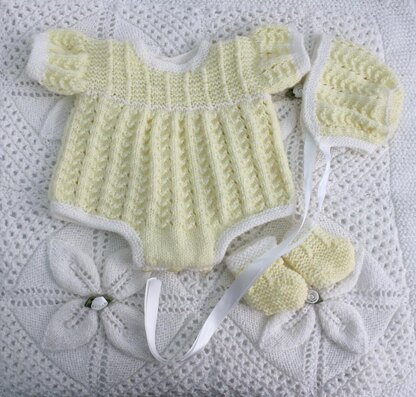 Romper Suit, Bonnet & Bootees (96)