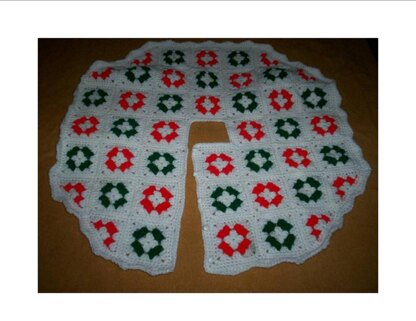 Buttoned Granny Christmas Tree Skirt C-056