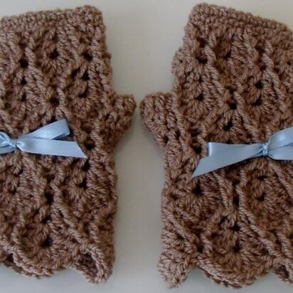 Fingerless Gloves with Cable & Eyelet Design