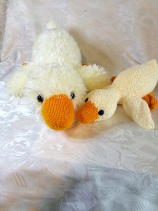 Lazy Dazy Duck (includes two sizes)