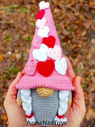 Valentine gnome girl