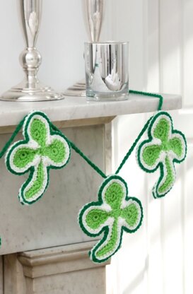 Lucky Shamrock Banner in Red Heart Super Saver Economy Solids - LW4070
