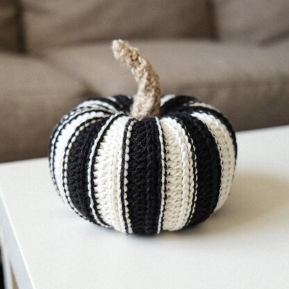 The Cozy Knot Pumpkin