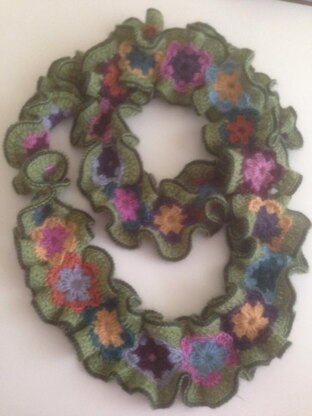 Flower Infinity Scarf (for my friends 5 yr old daughter)