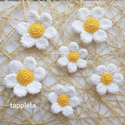 Daisy flowers 2 sizes crochet