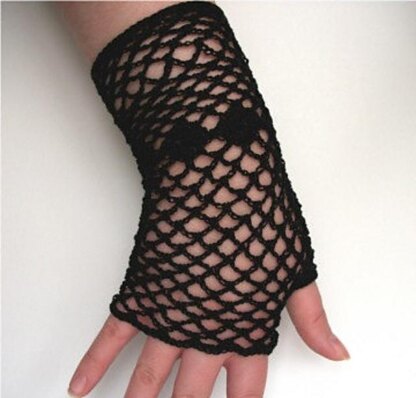 Fishnet Fingerless Gloves With Diamonds