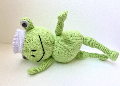 Pattern: Knitted King Frog, amigurumi frog, toy rattle for baby, knitted toy