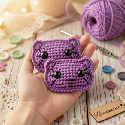 A crochet kitty hair clip
