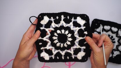 Free Wreath Scarf, Addi + Sentro Circular Knitting Machine Pattern!