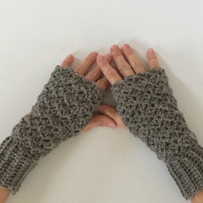 Queen's Lace Fingerless Gloves