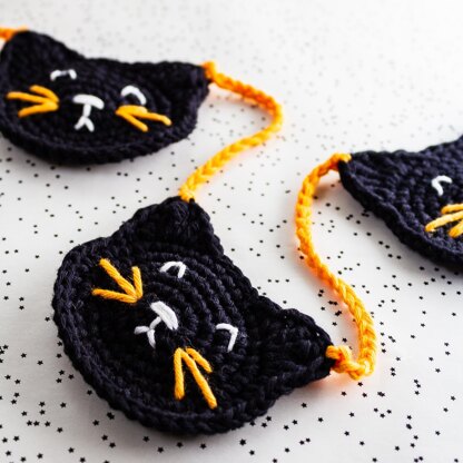 Black Cat Garland