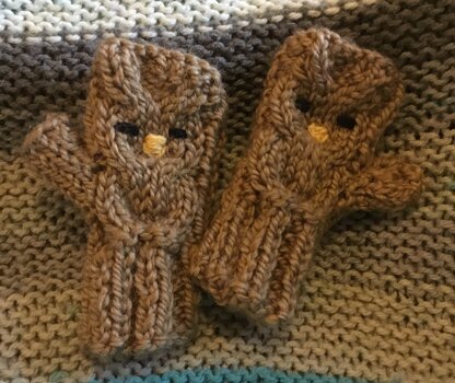 Owl fingerless mitts for children