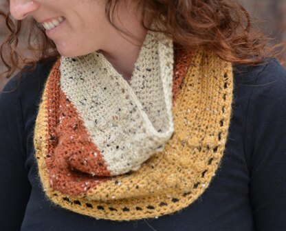 Rustic Candy Corn Cowl