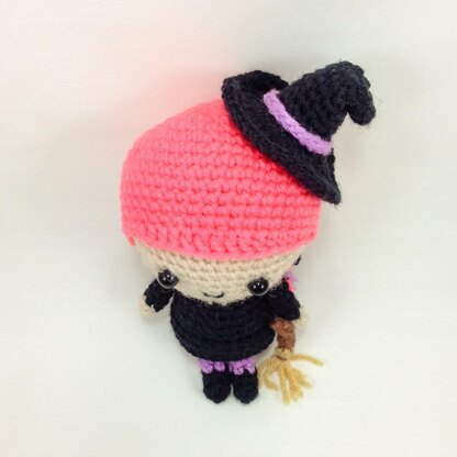 Flo the Witch Amigurumi