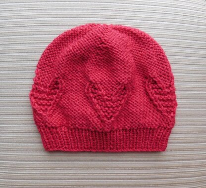 Hat with Garter Stitch Hearts for a Lady