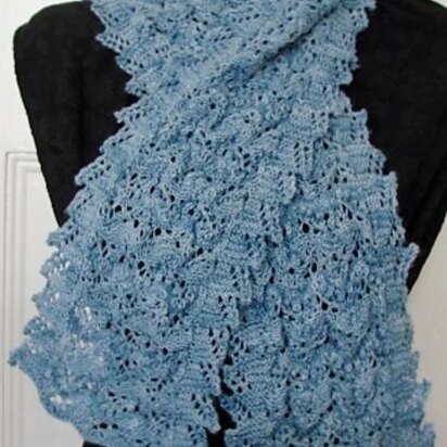 Scalloped Clouds lacy scarf with pointed edges