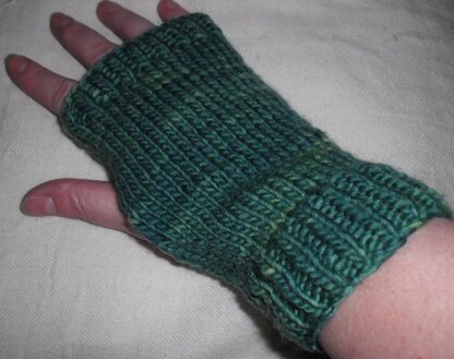 Simple but versatile fingerless mitts free knitting pattern – The Woolly  Brew