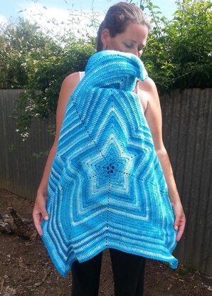 Baby-wearing hooded star blanket