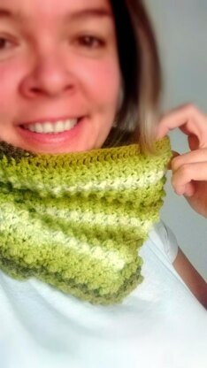 Cobbled Green Lawn Cowl