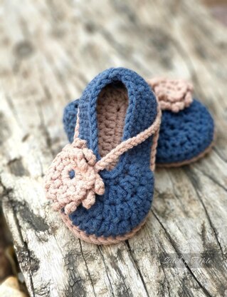 Baby Mary Janes ,  baby bootie crochet pattern - 2 trim variations