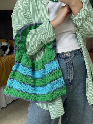 'Hold my Ruffle' crocheted bag