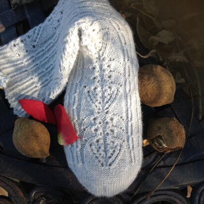 Flying Hearts Socks - knitting pattern