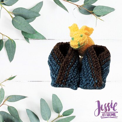 Criss Cross Baby Booties