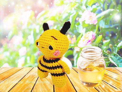 Crochet pattern lovely bee