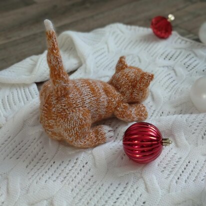 Kitty knitting pattern. Cute cat pattern.