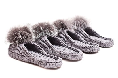 Pom pom slippers