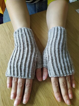 Leading Lines Mitts