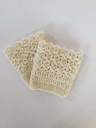 Queen's Lace Fingerless Gloves