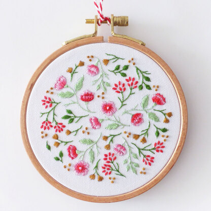 Tamar Christmas Flowers Printed Embroidery Kit - 4in