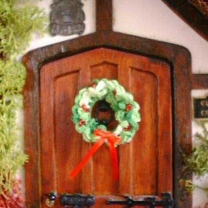 1:12th scale Christmas Wreath set