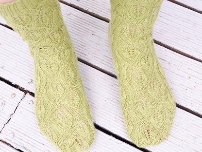 Leaf Twine Socks