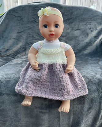 P122 Dolls Dresses