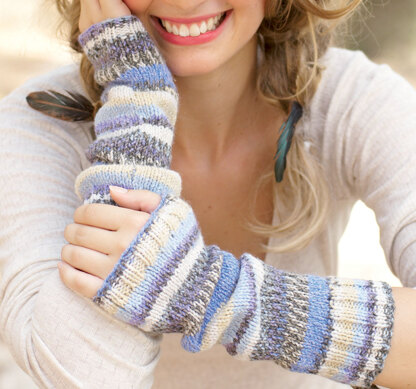 Socks, Wrist Warmers and Leg Warmers in Sirdar Crofter DK - 9135 - Downloadable PDF